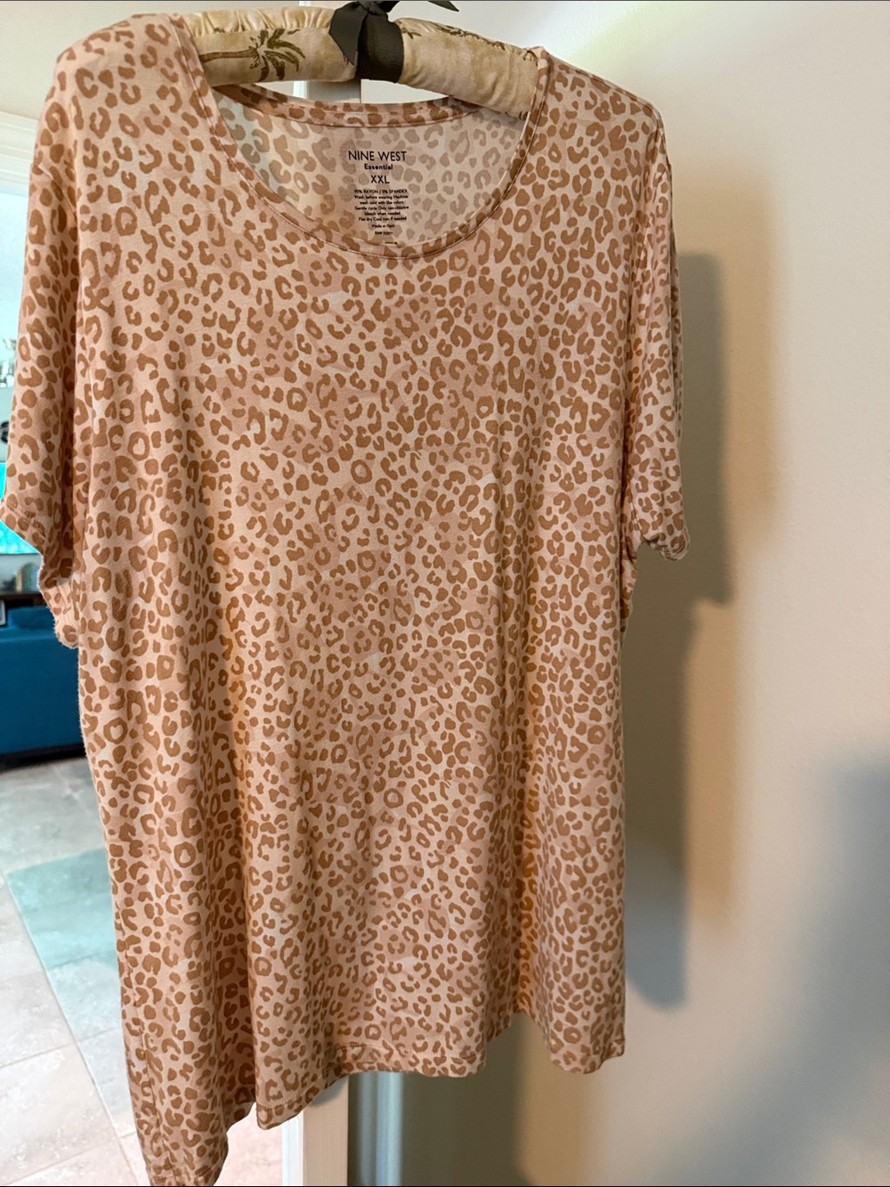 Women’s Nine West Beige and Brown Leopard Print Short Sleeve Top  Soft Rayon